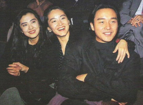 张国荣|王祖贤曾说：我死也不会同意男演员摸我胸的！媒体：张国荣摸可以吗？