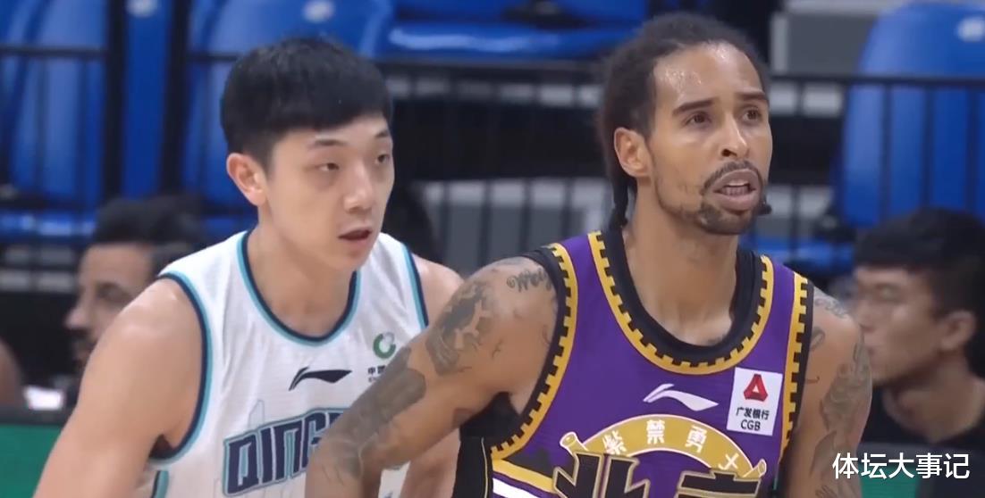 青岛男篮|领先14分！马布里破解青岛队，八一旧将拿下14＋6，威尔斯10中1