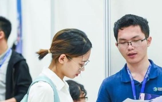 百哥曰|这一铁饭碗开始招聘7027人，七险二金年薪10万起，月末将截止报名