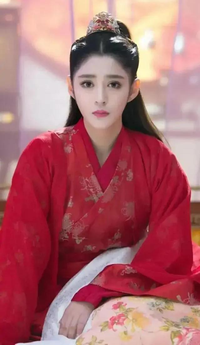 欧阳娜娜|这胖妞是《锦绣未央》的李心艾?脸比饼还圆,果然一胖毁所有