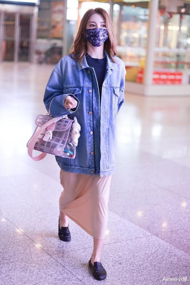 Ainee小屋|张雨绮瘦的时候挺清纯,穿裸色抹胸裙显曲线身形,鹅蛋脸好高级