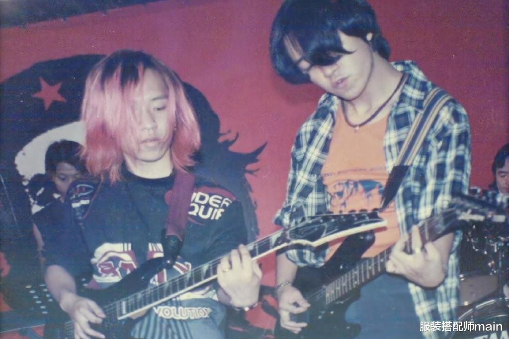 服装搭配师main|年轻靠颜值，中年靠演技，爱摇滚也爱书画，潘粤明真宝藏好男人