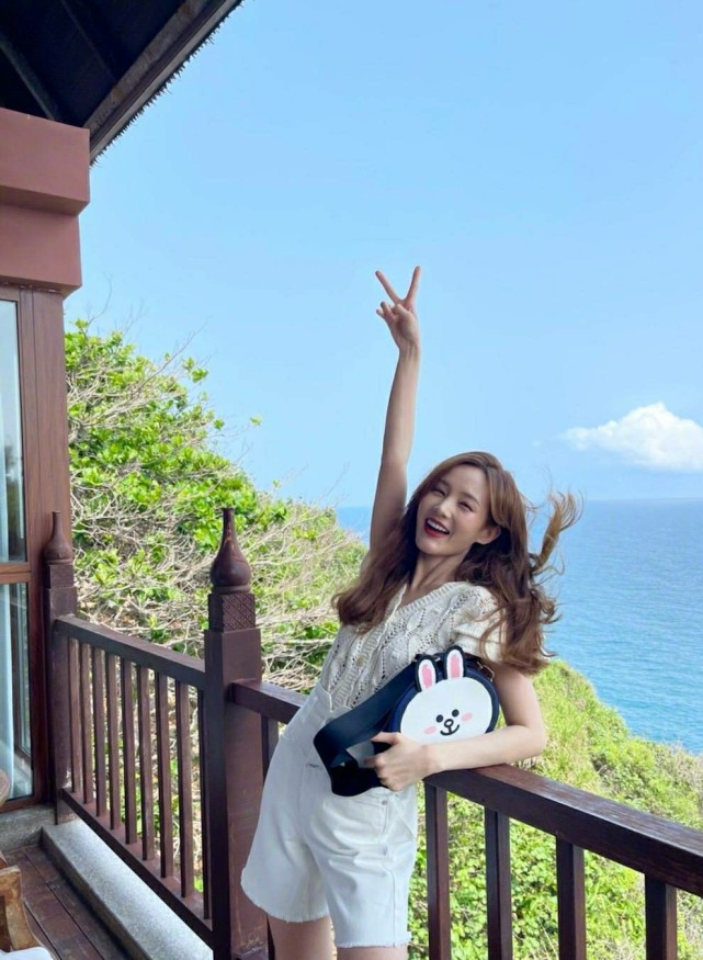 李一桐|什么情况？李一桐粉丝站集体脱粉 齐换黑头像宣布闭站关博