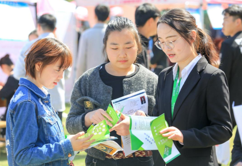 法学|“中国邮政”公开招聘，预计招录3000余人，专科生也同样有机会