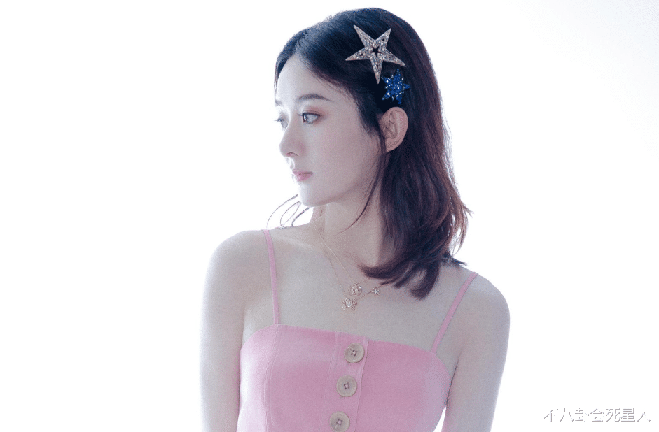 赵丽颖|赵丽颖带儿子出街，蹲下和孩子交流，结束后带儿子回冯绍峰家