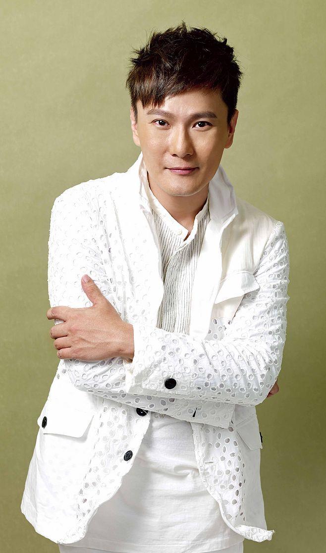 |东方卫视晚会因邀请歌手张信哲，遭到了他人投诉，是代言惹的事？