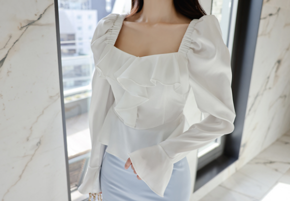 心壹穿搭|女神孙允珠的时尚搭配：涟漪波纹香蕊淡蓝文艺包臀裙