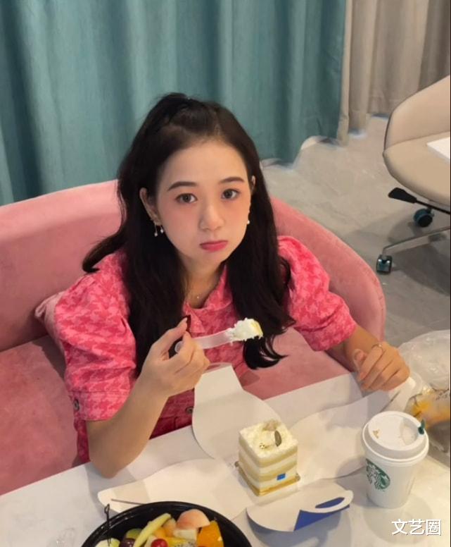 张嘉倪|女网红不承认参加过《非常完美》，坦言：节目播出时我又黑又矮，没眼看