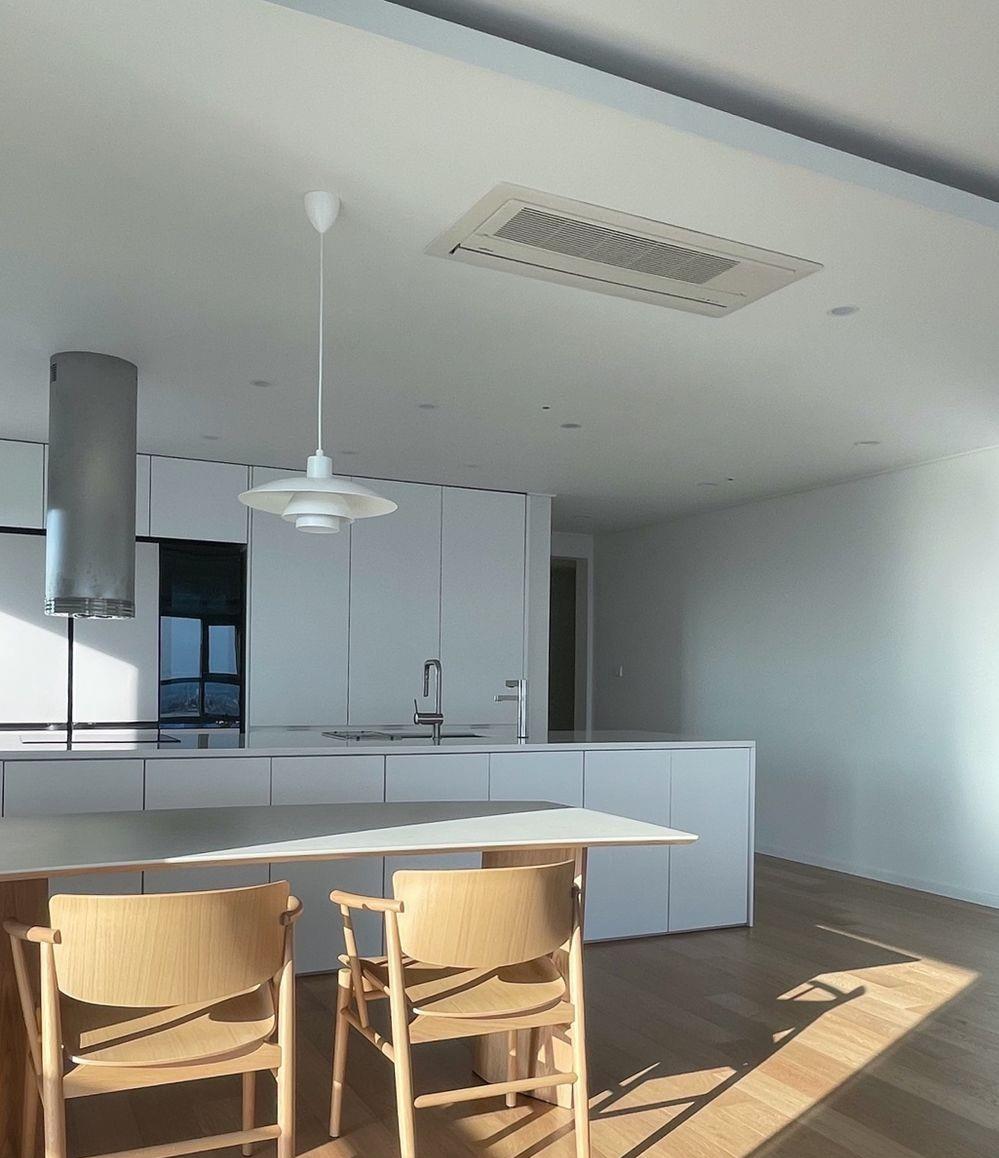 |拒绝一切花里胡哨的设计，韩国这套150㎡房，没几件家具却简约耐看