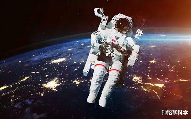 科学家 我国航天员穿着新一代航天服出舱,美国为啥还穿40年前的古董衣?