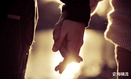 孙松 宁夏发生惨剧：女子在家中和情人约会丈夫突然回家！爬窗躲避时摔死