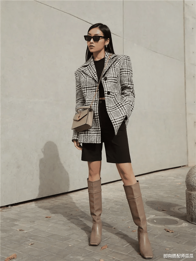 时尚搭配师瓜瓜|今年早秋别穿马丁靴了，当下流行的是“平头靴”，高级时髦不撞款