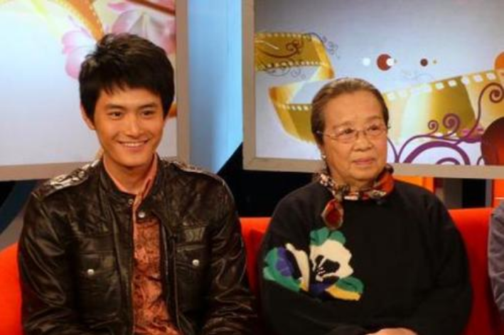 明星|他是容嬷嬷的“儿子”,出道10年无人识,“儿媳妇”却火遍全国