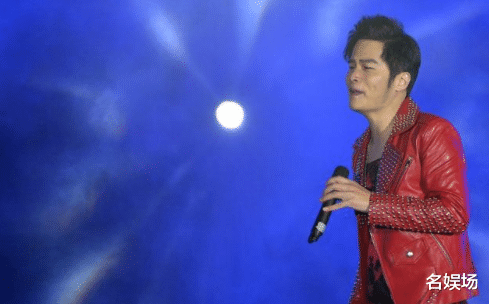 鹿晗|山寨鹿晗走红，颜值和本尊不相上下，跟低配王一博是一个团