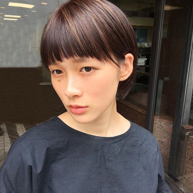 衰老|女人过了40岁，别再留黑长直了，今夏流行休闲短发，减龄又时髦