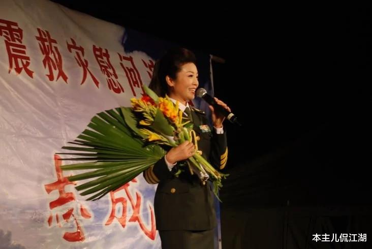 李丹阳|军旅歌手李丹阳：56岁仍未婚，没有宝宝成遗憾，和母亲生活在一起