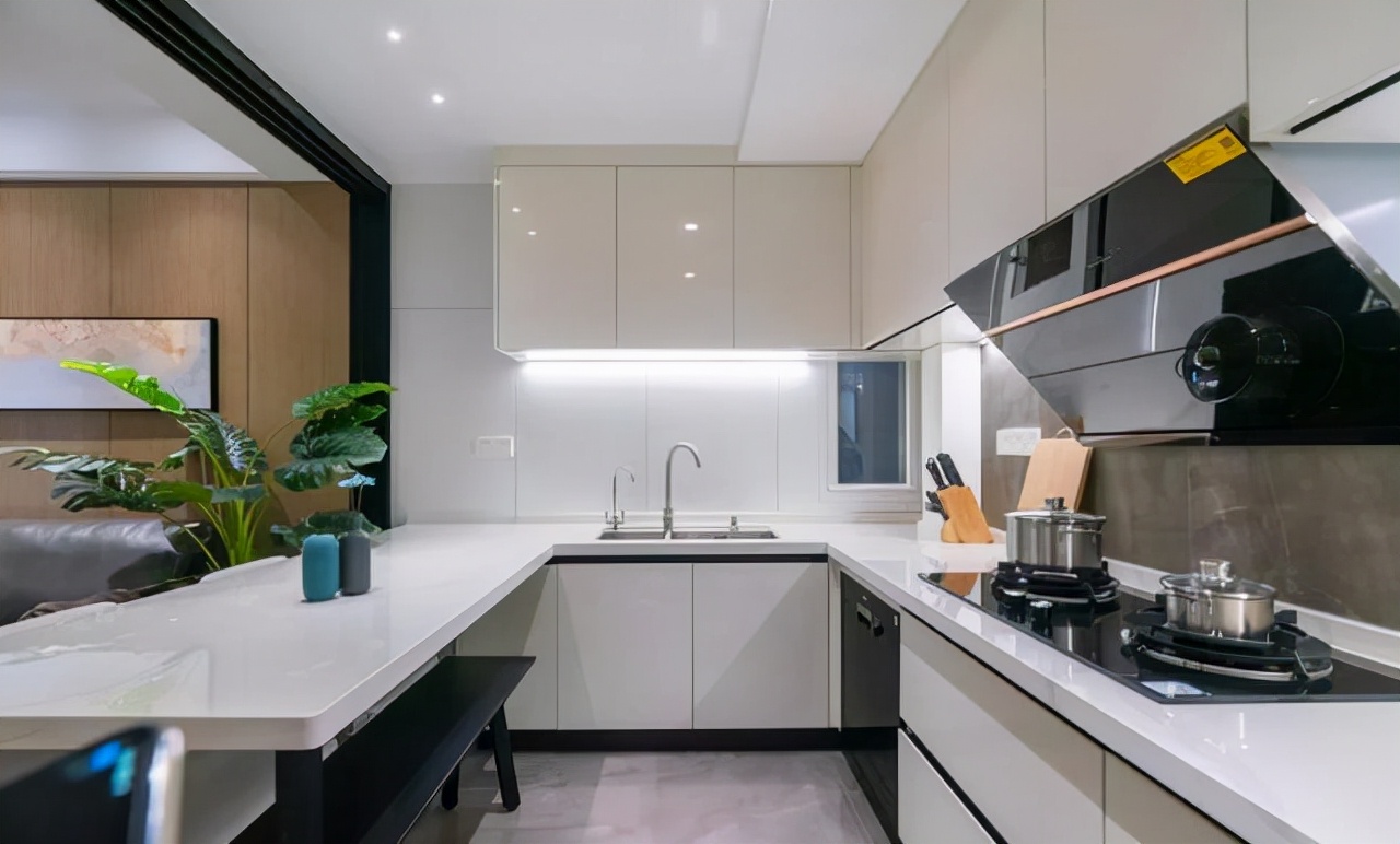 |厨房有哪些东西，买“基本款”就够用，没必要浪费钱