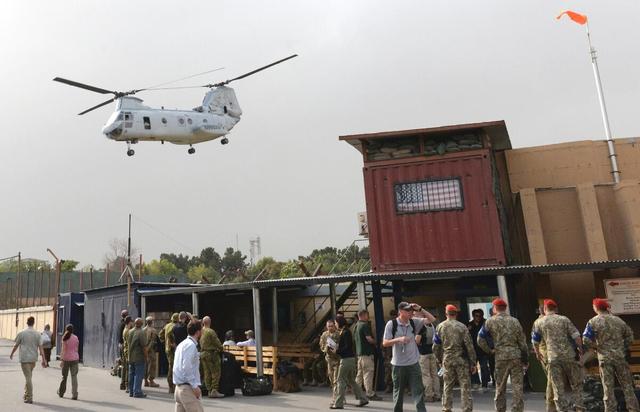 小朱聊育儿|28架飞机黑压压逼近边境！俄军飞行员果断升空：一举迫降所有战机