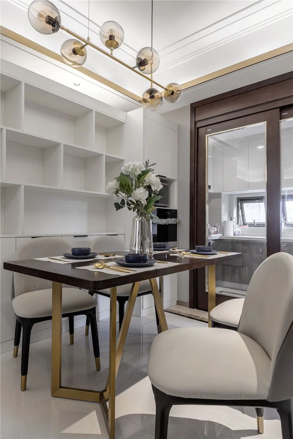 122㎡现代轻奢,壕气的精装房,改造轻盈舒适的空间!