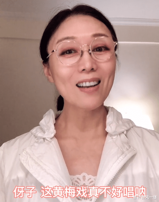 央视|乱改黄梅戏的网红竟是科班出身，学音乐剧上过央视晚会，被批不冤