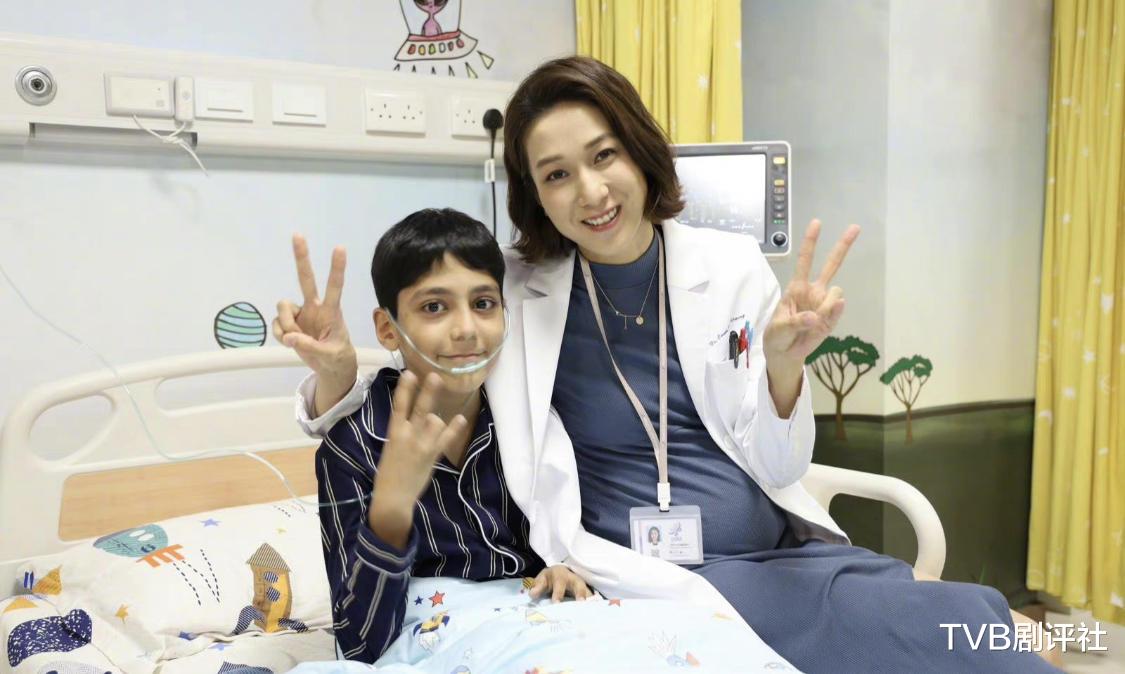 邓佩仪|邓佩仪回加拿大请教钟嘉欣？同是台庆剧口碑却相差甚远