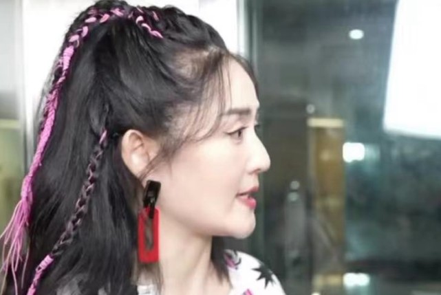 郭晶晶|谢娜复出首次直播，产后真实状态曝光，与赵丽颖娜扎吴昕同框比美