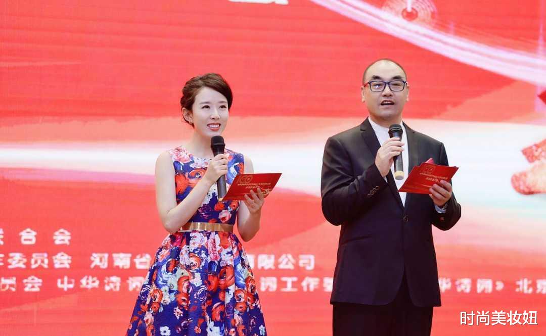南瓜|又被颜丹晨的优雅气质迷倒，穿印花裙配淡雅妆容，美得很高级