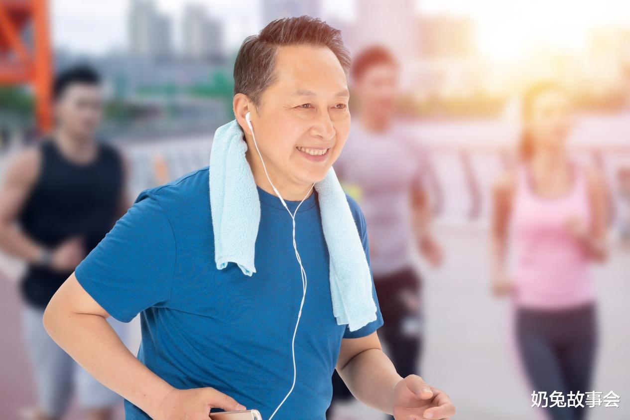 60岁大妈被65岁大爷表白,大妈:给我五十万彩礼,不然免谈