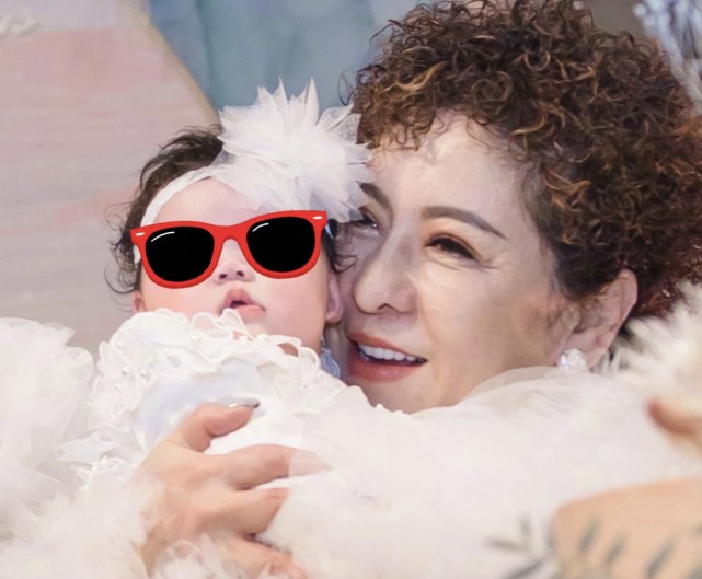 向佐|向佐情人节首晒全家福，女儿可爱出镜，小奶皇活泼爱笑神似向太