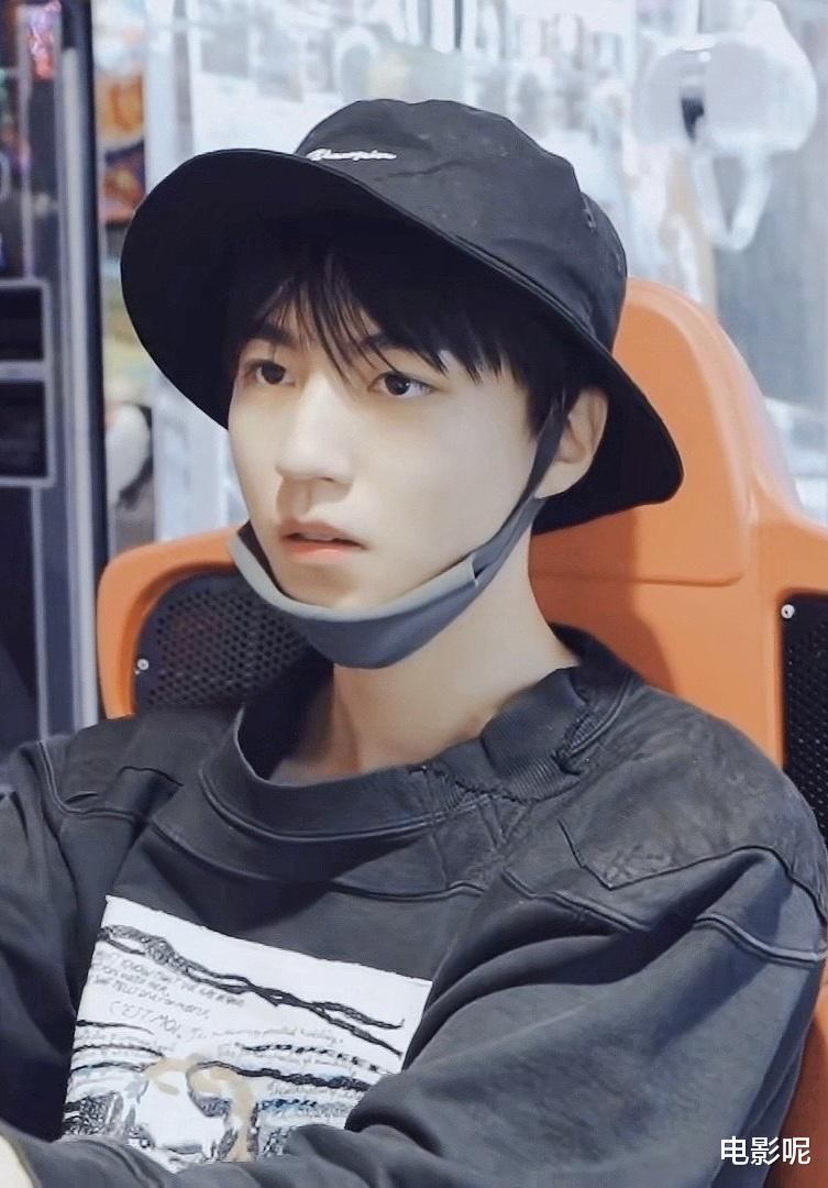 冰封|《重生之门》中王俊凯西装造型曝光，氛围感拉满，原定Q1就快来了