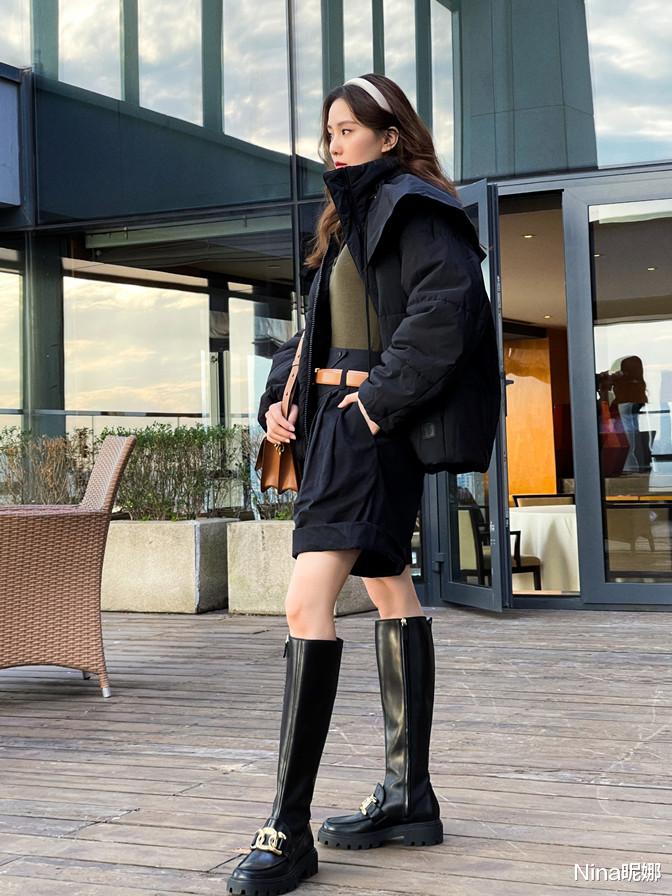 刘诗诗|刘诗诗终于开窍！罕穿紧身衣配爸爸裤，咖啡店门口拍照最少瘦10斤