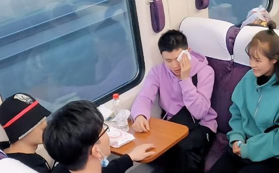 鹿晗|王勉在五哈多卑微？不小心踩脏鹿晗的鞋，对方的举动让他下不来台