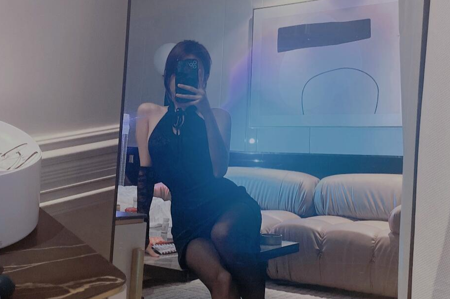 CSGO：大菠萝女巫Cos神还原，但网友的注意点却在她腿上