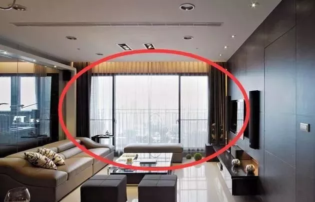 败家前的征兆:窗户一旦发现这些现象,千千万万要避开