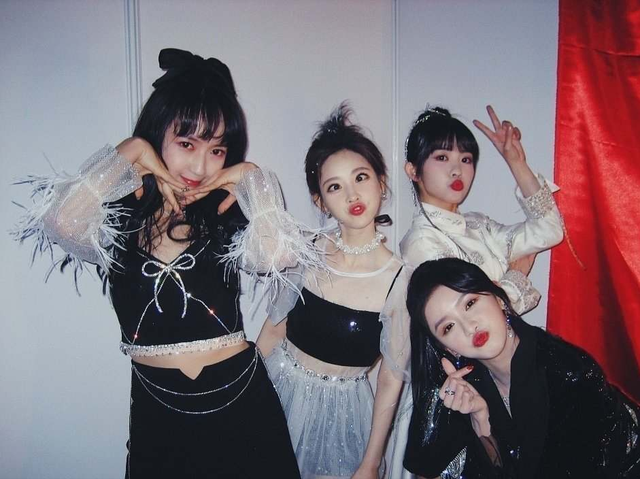 娱乐小扒团 四位甜妹同台？冯提莫开口惊呆众人，网友这句话太精辟