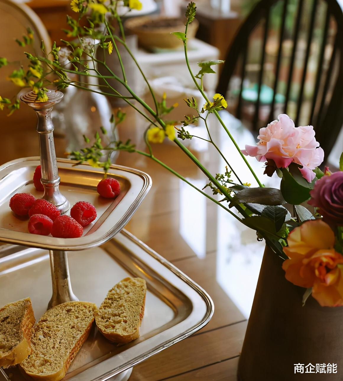 商企赋能 退休阿姨的养老生活，把生活过成诗，这才是真正的“芳华”