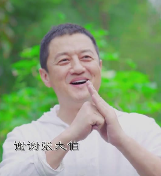 李亚鹏|李亚鹏煮饺子过冬至，头发稀疏显颓废，网友：明星也会老