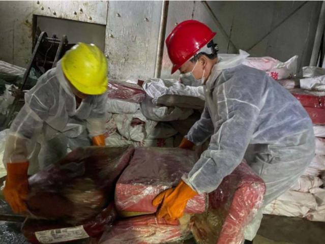 岳阳广电 我市集中销毁涉嫌走私冻品1487箱26395公斤