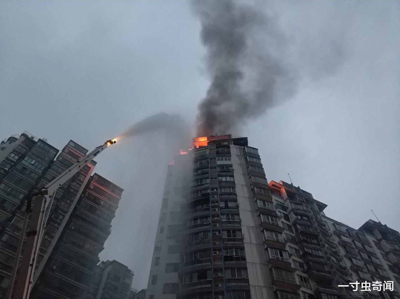一寸虫奇闻|大连“大裤衩”大楼着火，直升机参与救援，遇到高层火灾该怎么办