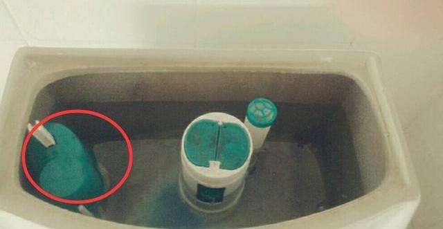 |为什么马桶水箱上有两个按钮？聪明人都会这样用，省水又干净
