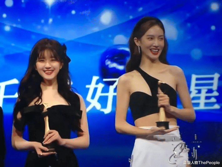 刘亦菲|红毯比美直角肩稳赢、古装造型斜肩显气质，女星肩部较量也有玄机