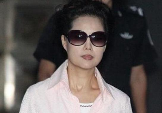 李双江|李天一入狱后不久，梦鸽揭开与金铁霖的关系，李双江被气进医院