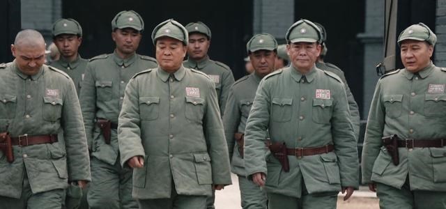 大决战|《大决战》傅作义在剧中说的一句话，道出解放战役胜利的根本原因