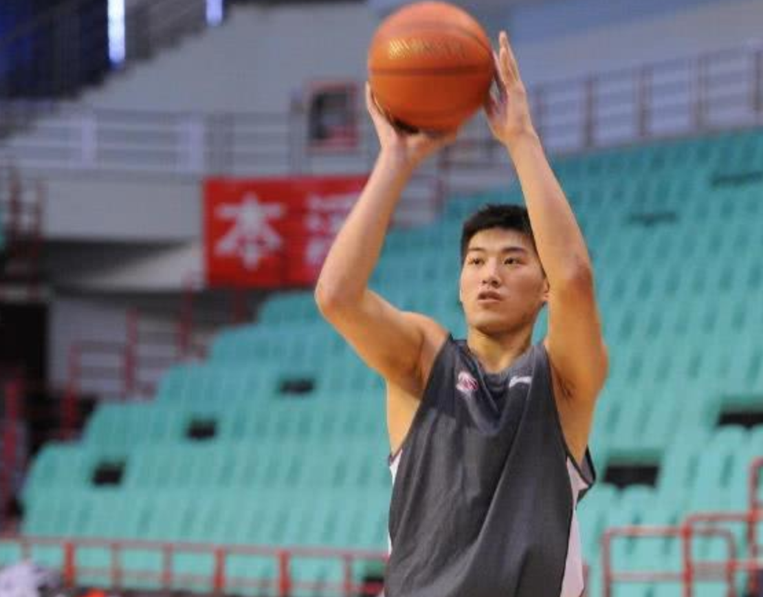 李楠|名将之子！从带来惊喜到场均3.5+1.8沦为平庸！李楠不培养他了？