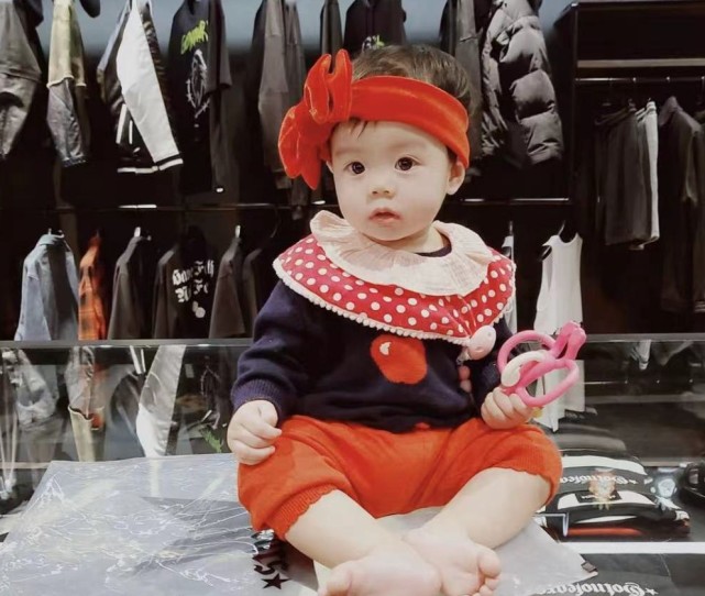 黄晓明|罗志祥43岁经纪人小霜宣布怀二胎，仍是试管婴儿，孩子父亲不详