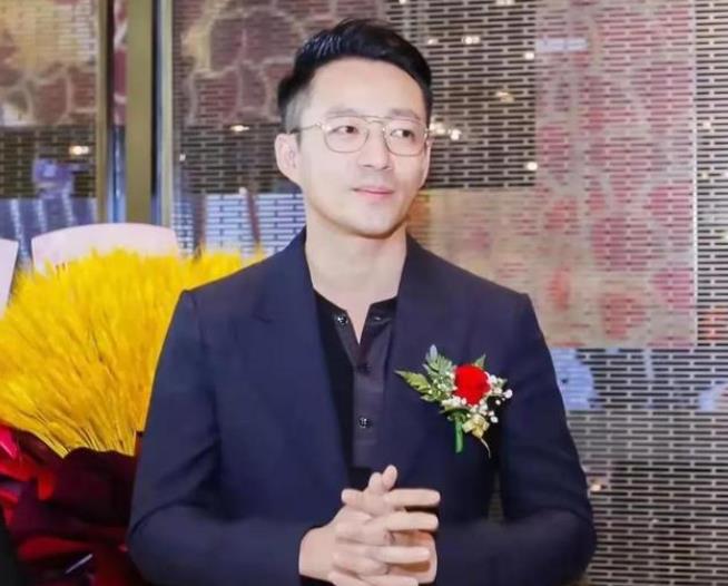 汪小菲|有种“被封印”叫汪小菲，结婚11年都扶不起，离婚立刻就支棱起来了