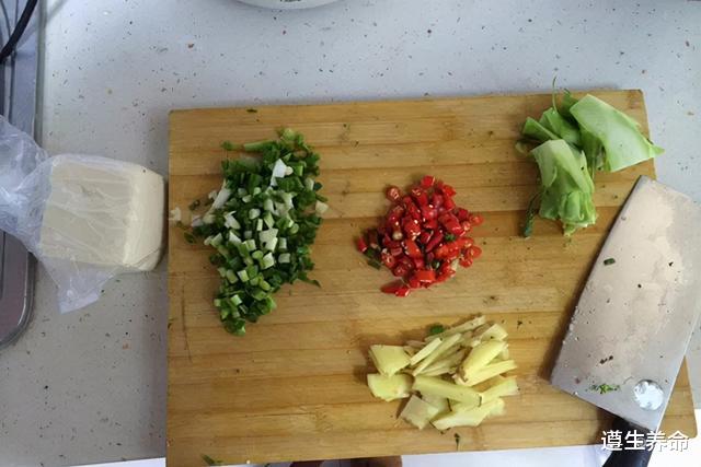 家里的木菜板，木筷子，真的会有黄曲霉素吗？厨房2物，更需注意