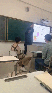 |搞笑GIF:老师是职业选手吧