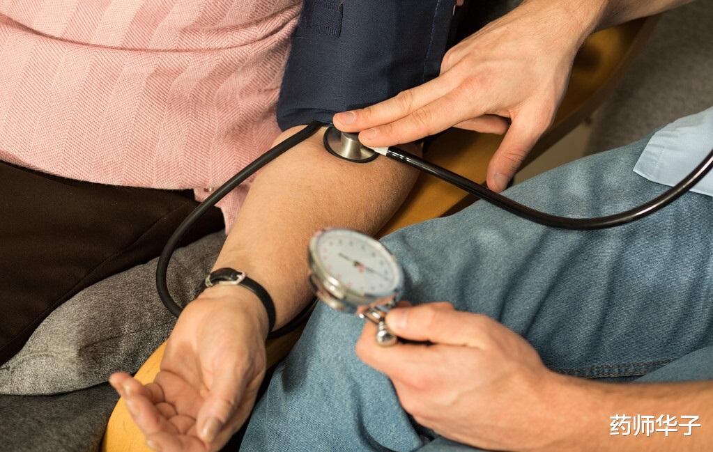 药师华子|秋冬季节气温降低，有高血压的朋友，要注意血压的变化