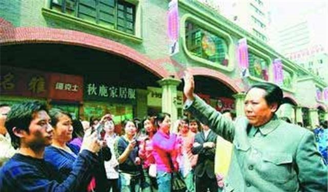 |和主席长相相似的陈燕，后来成为扮演主席的女演员，家人却很苦恼